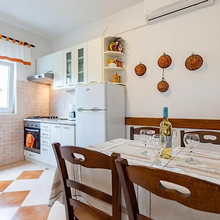 Casa vacanze With Sea View I Risika