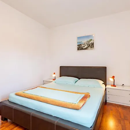 Semesterbostad With Sea View I Risika